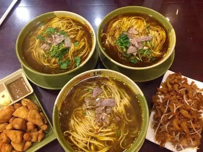 天津特色美食天津煎饼果子 (天津风味小吃三绝)