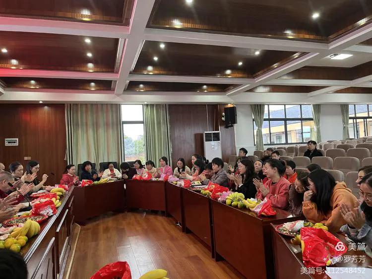 邵东市城区六中举行第五期班主任沙龙活动