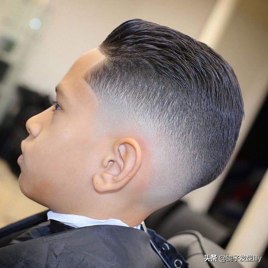 经典阳光帅气小男孩发型,最帅气的男宝宝的发型图案