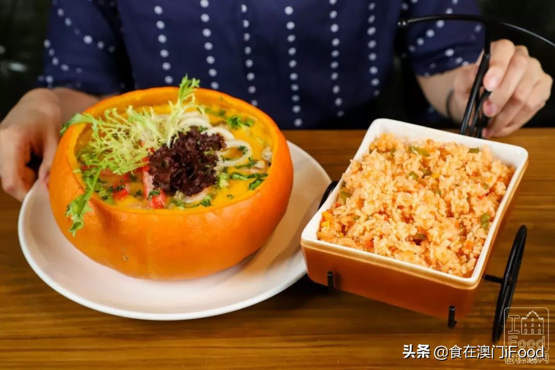 澳门探店｜新马路有一家人气斜坡西餐厅！菠萝BB猪必吃