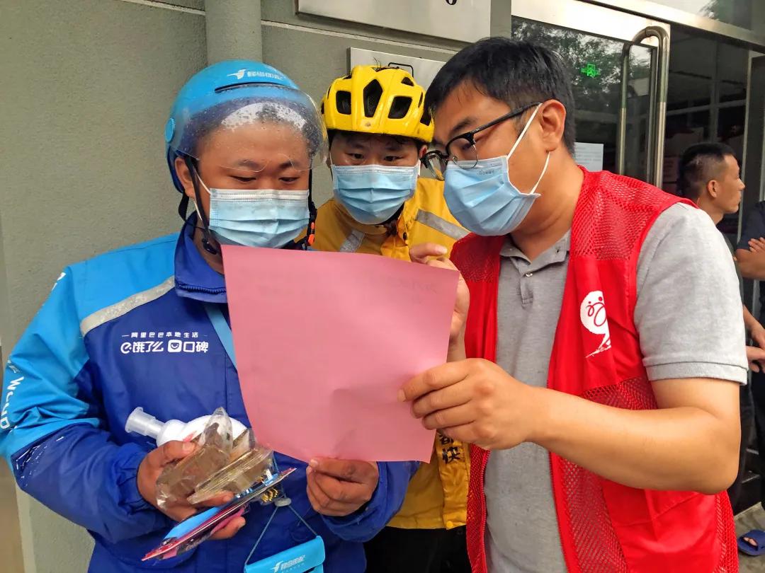 “暖‘新’在行动·中秋献爱心”区总工会联合多部门服务新就业群体（二）