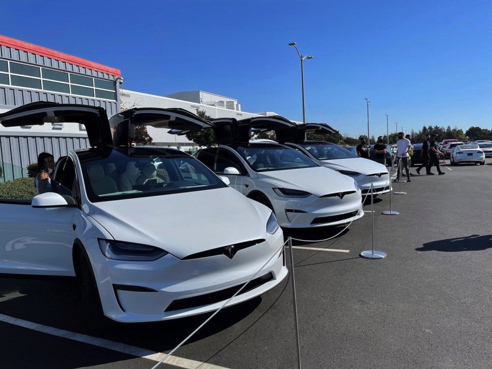 明明得很多消费者认可,上线三天却被叫停?特斯拉这是在干嘛?