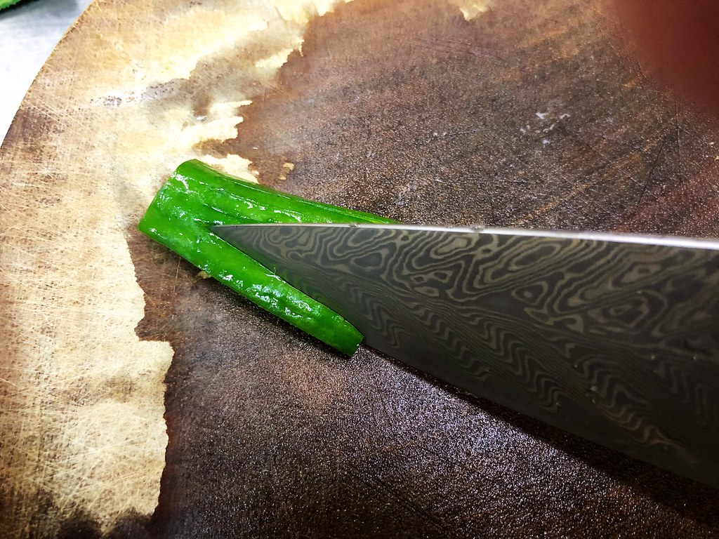 凉拌黄瓜时，切完记住别直接拌！多加1步，黄瓜又香又脆，超入味