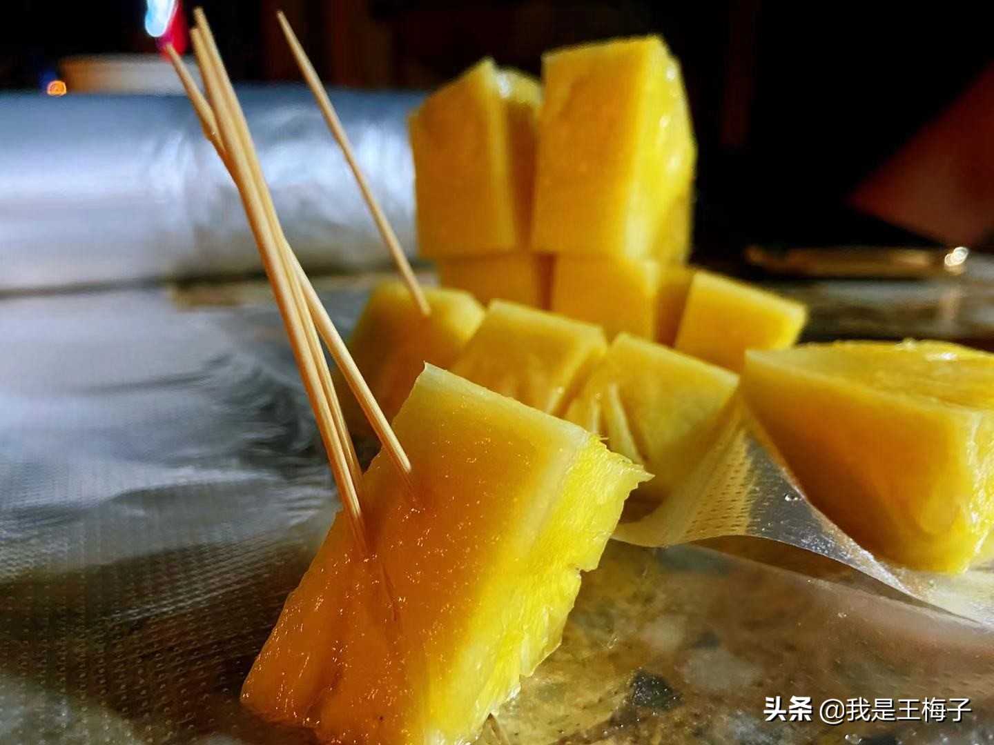 凤梨是不是菠萝的改良品种,凤梨是不是菠萝蜜