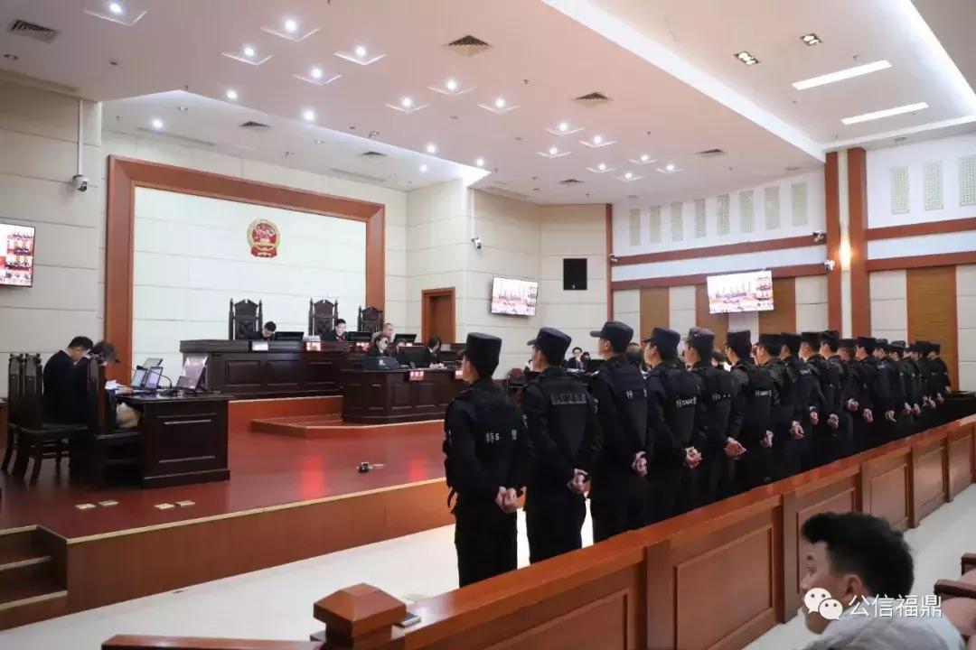 涉嫌微信聚众赌博怎么判,微信群聚众赌博犯法吗