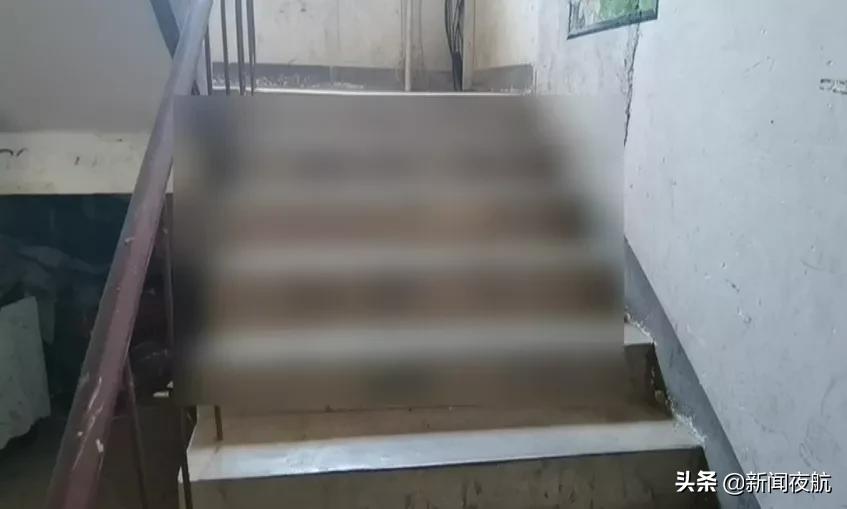 楼道小广告,脏了环境丢了文明!|整治乱贴行为,零工就业平台,宅家也能找活干→