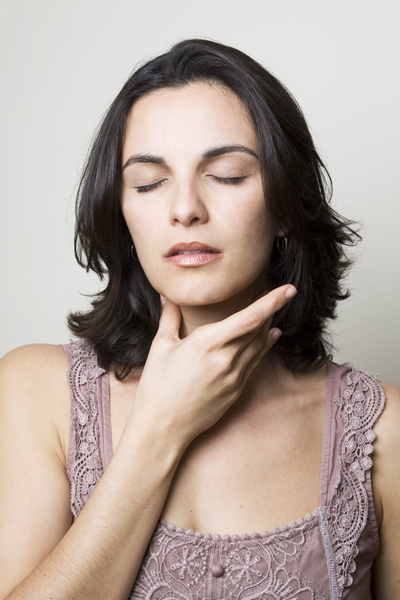 女的为啥会长喉结,为啥有些女生会有喉结