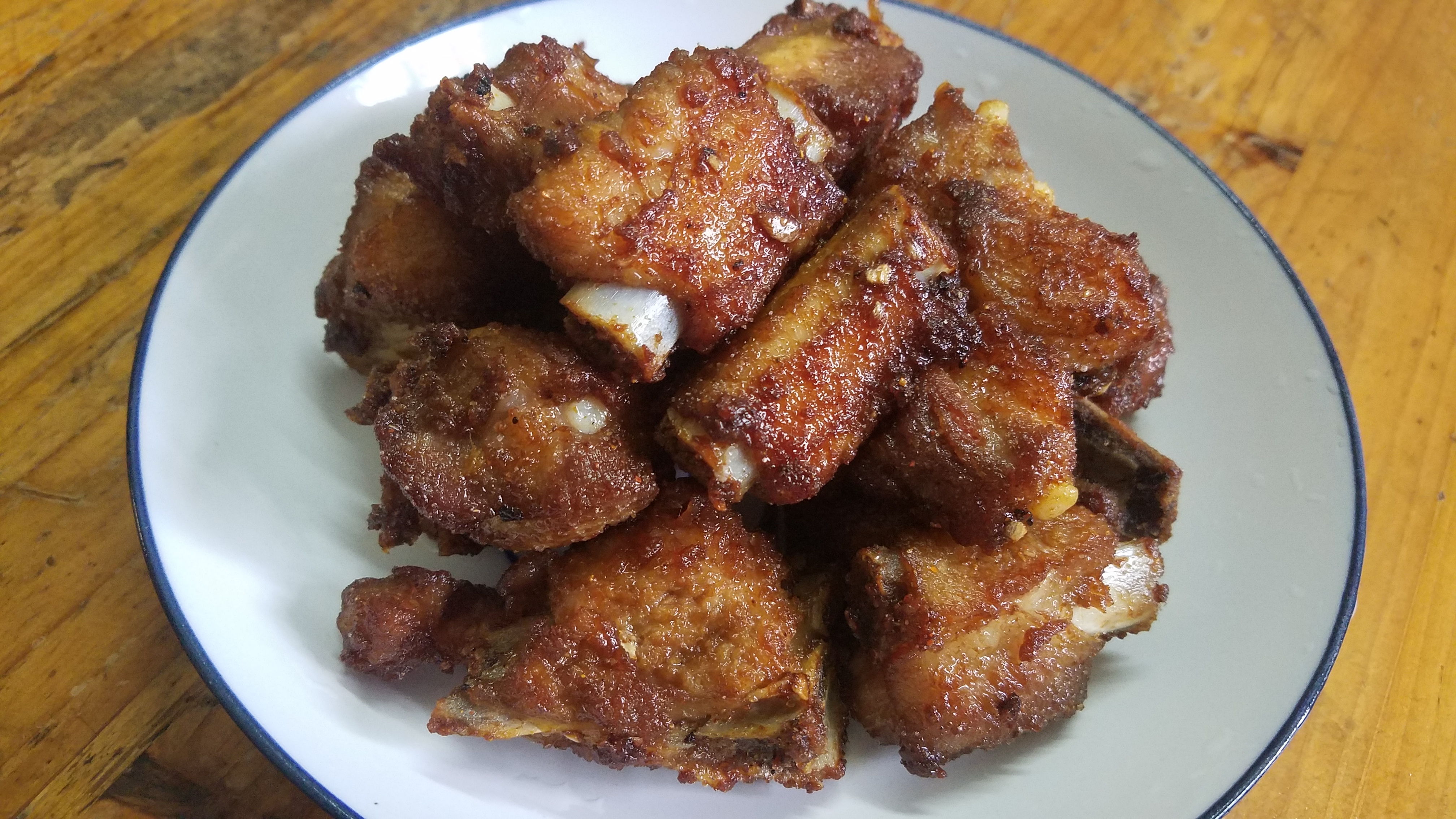 这才是椒盐排骨的家常做法，好吃又好看，味道超棒，2分钟学会