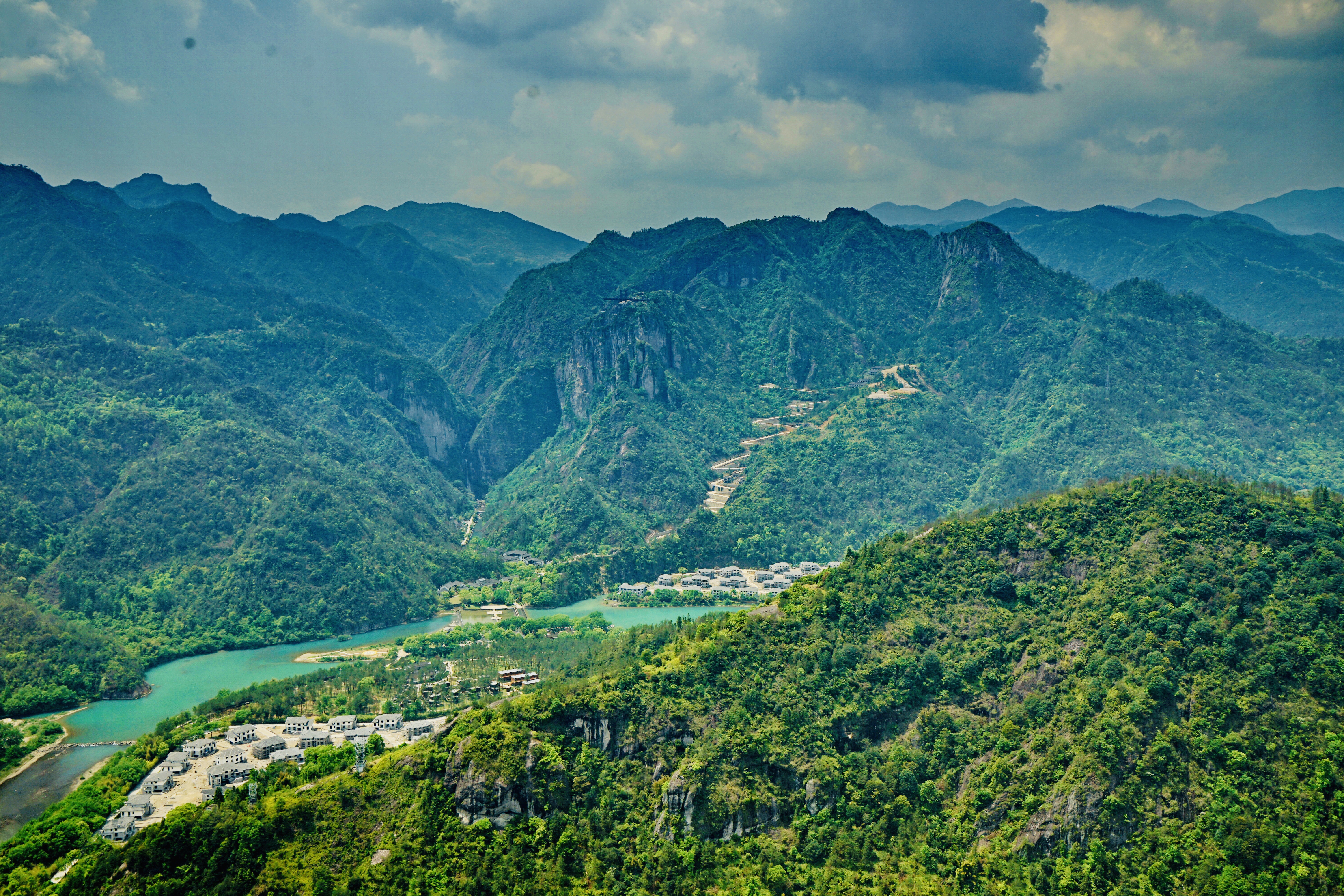 暑假凉快不晒的旅游地方,暑假避暑胜地最佳地方