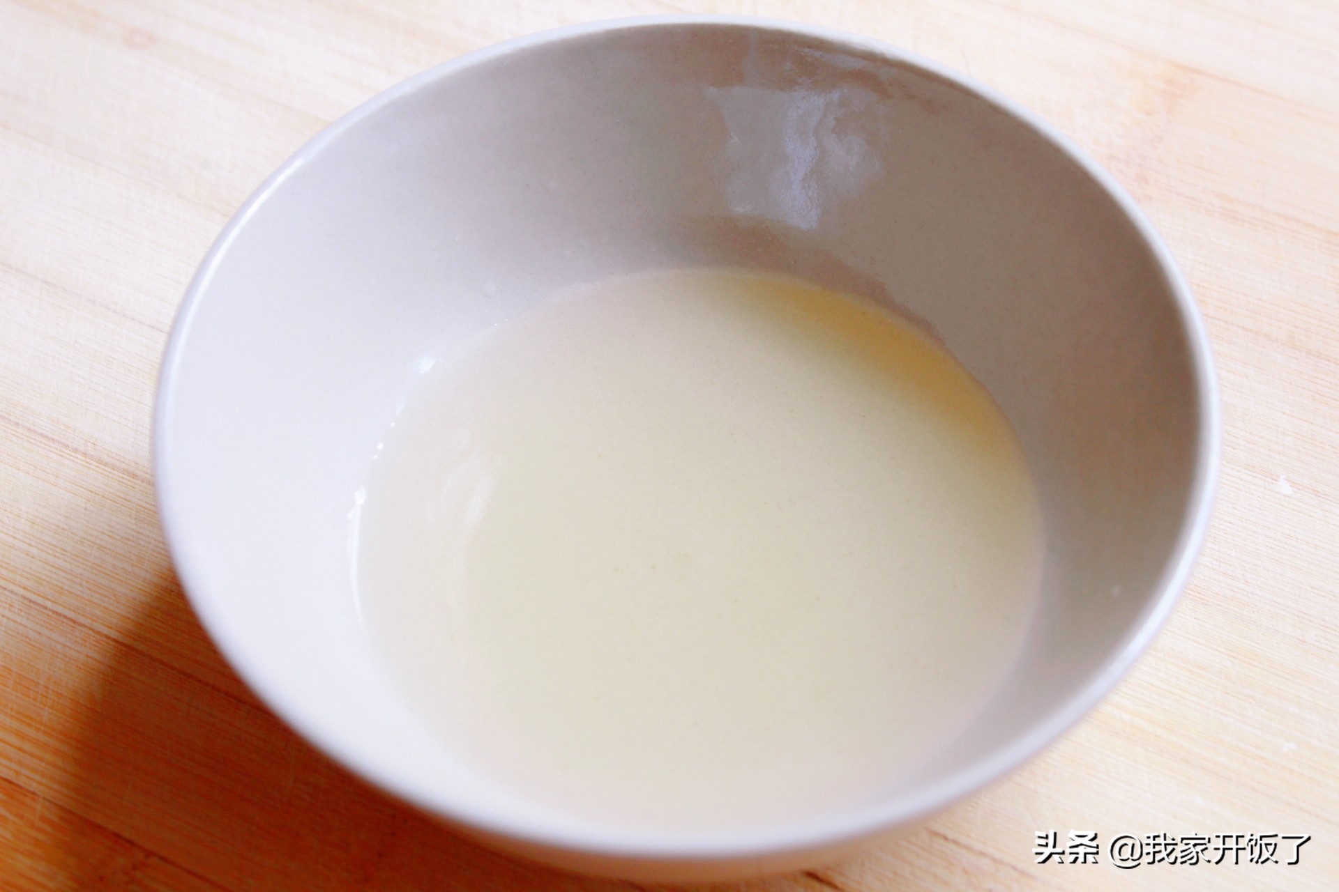 别再花冤枉钱买贵的糖醋蒜了,自己在家怎么做正宗的寿司醋视频