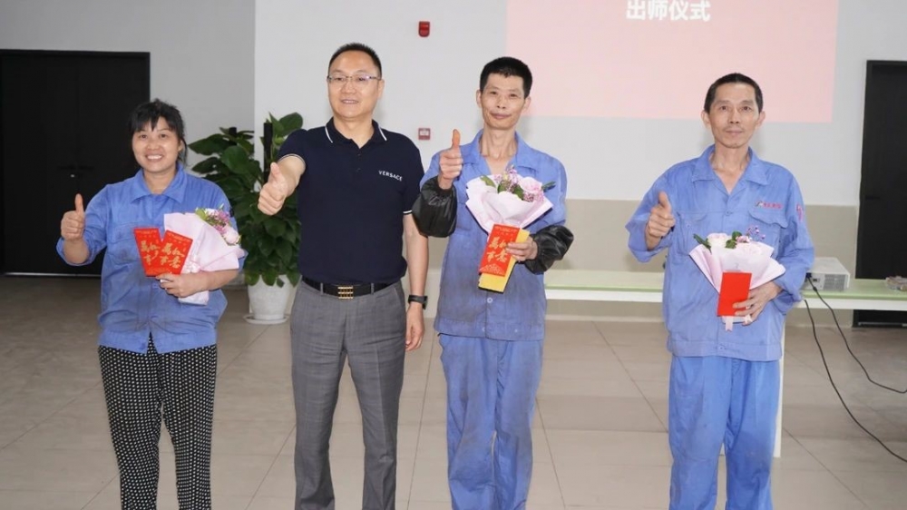 多方位发力,助推汇聚腾飞一走进重庆汇聚教育装备集团