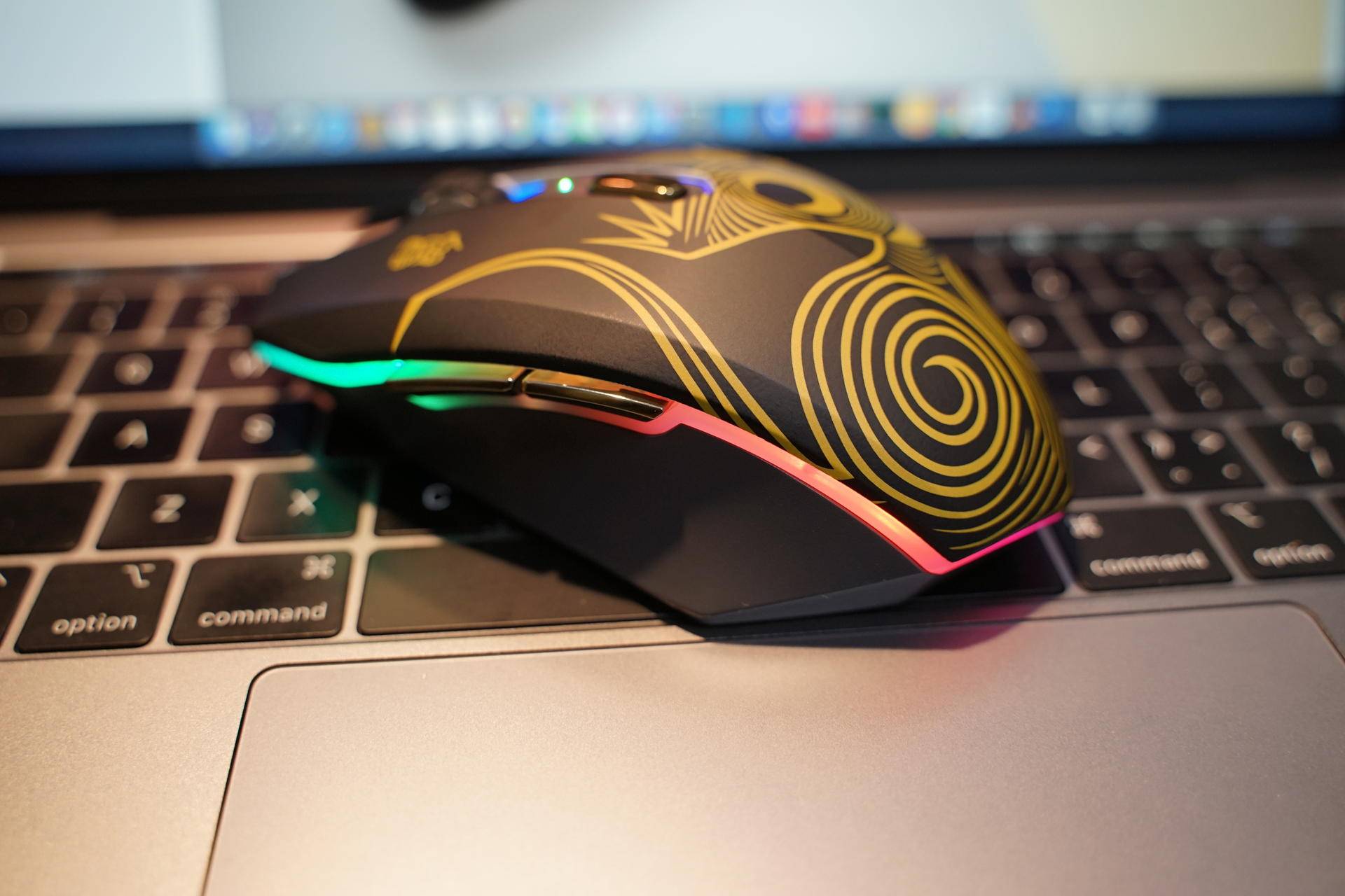 达尔优em910牧马人游戏鼠标怎么样,达尔优牧马人镜面版白色鼠标