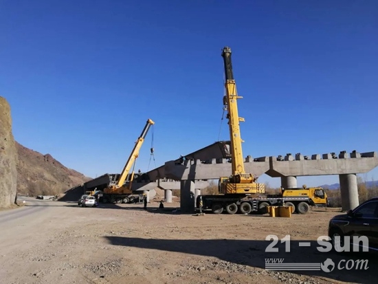 徐工800吨轮式起重机的吊装视频,徐工4000吨起重机风力吊装视频