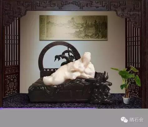 这些奇奇怪怪的奇石让人不忍直视,奇石每一件都是绝无仅有