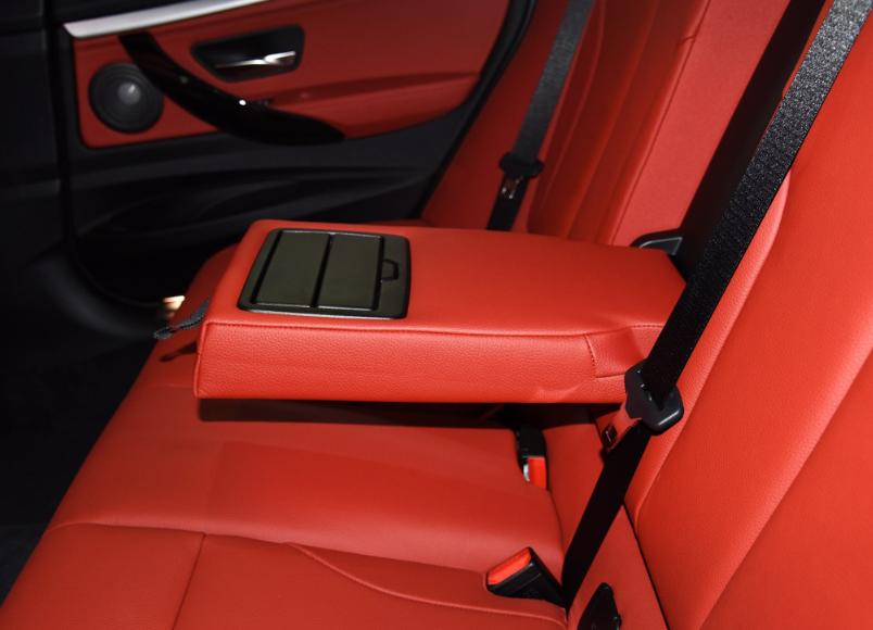 宝马3系gt2016款328i2.0t,国产后排座椅放倒全平的两厢小车