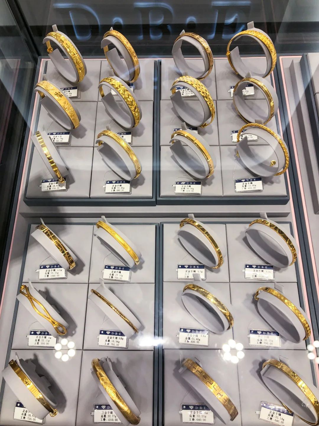 化妆品8折、拆盲盒送iphone、服饰5折，商场年中庆我选这家