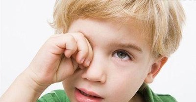3岁孩子眼睛老是眨眼是怎么回事,孩子老是眨眼往上翻怎么回事啊