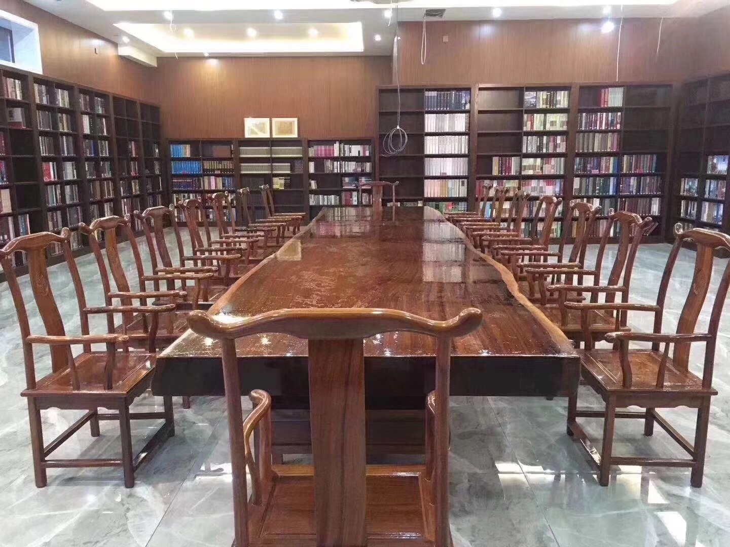 实木大板桌开裂用什么胶,实木大板开裂是怎么回事