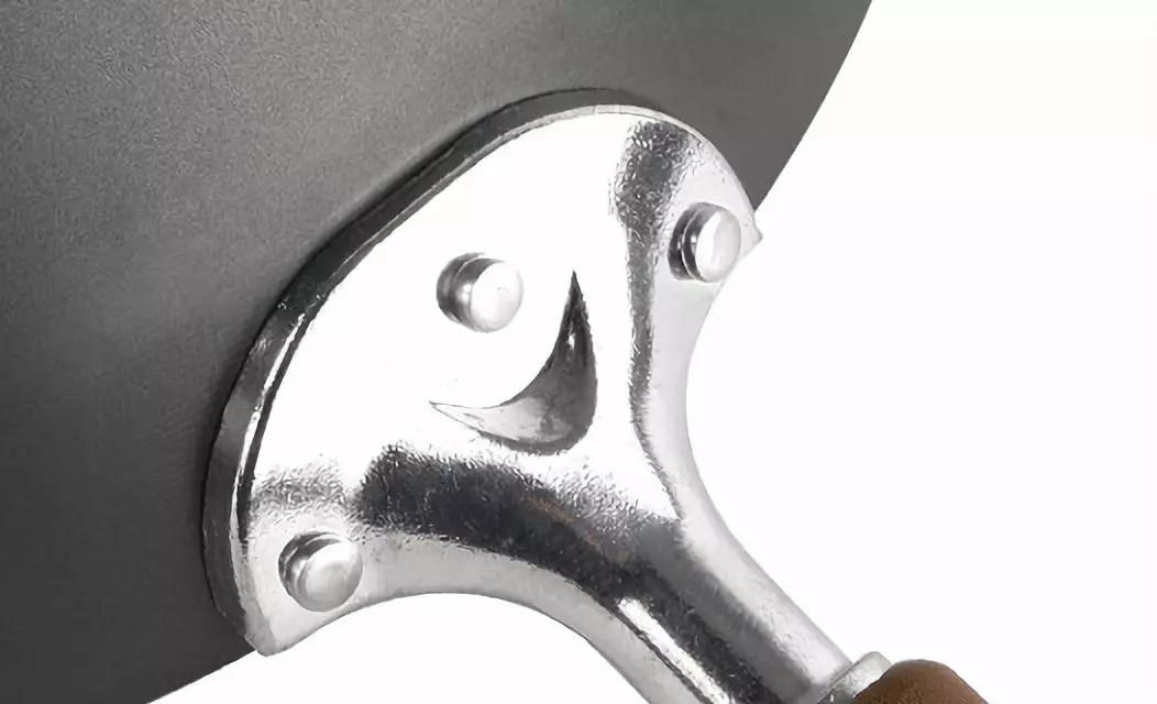 纯手工热锻铁锅,日本高纯度铁锅和精钢区别