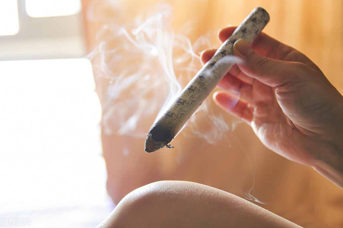 艾灸与艾灸贴哪个效果更好,艾灸贴能达到艾灸的效果么