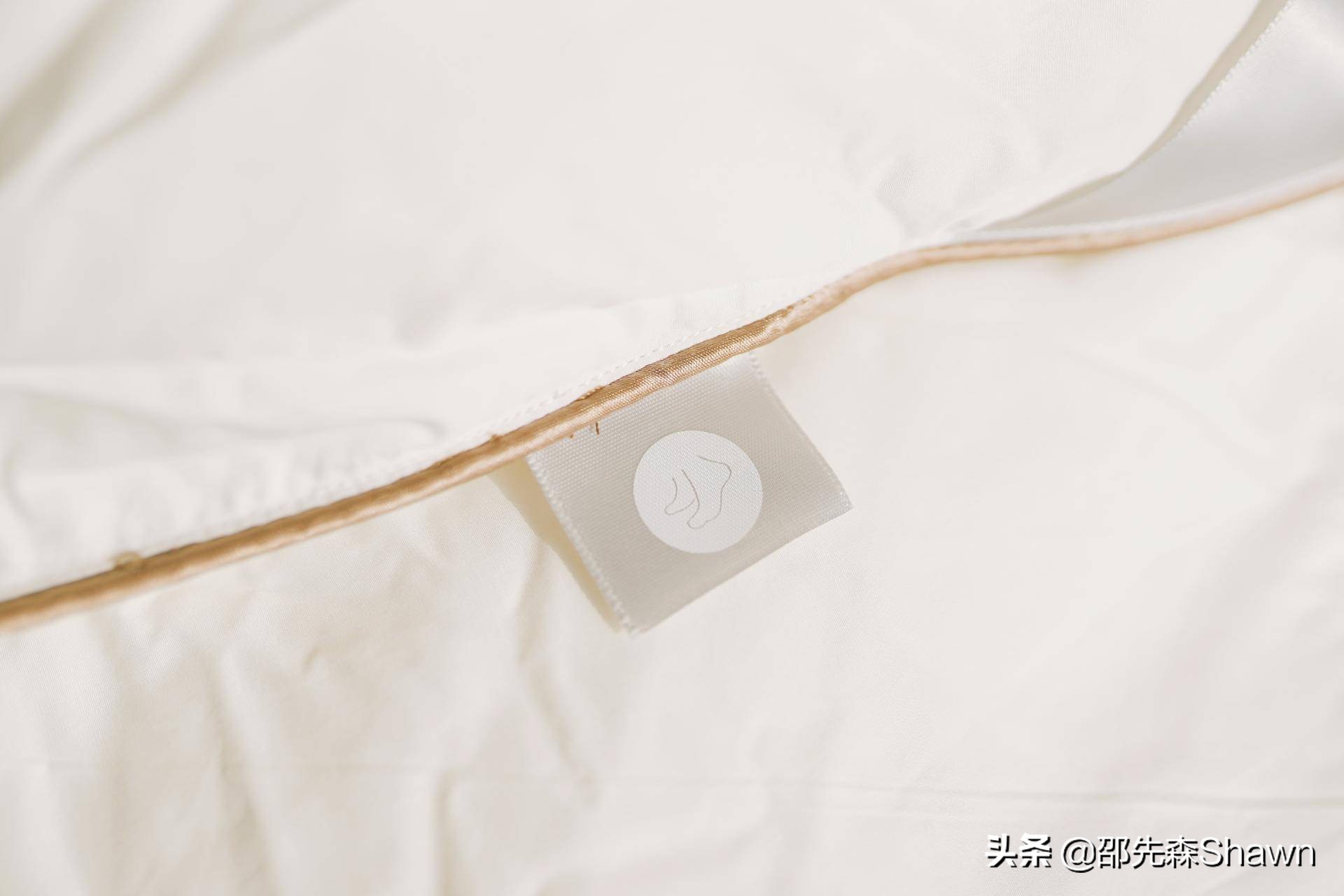 许你冬日温软如梦—网易严选95%白鹅绒被