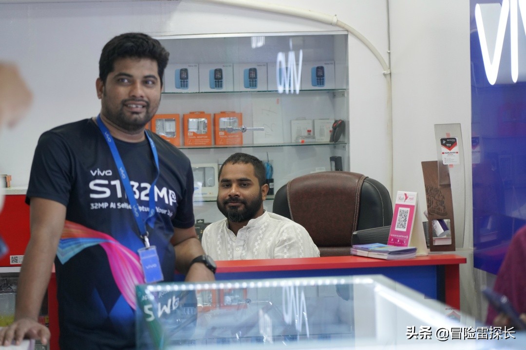 孟加拉人更喜欢华为还是小米？这位孟加拉美女销售店员选择VIVO