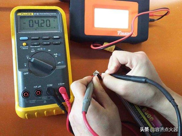 电瓶正负极连接能打火吗,电瓶不能直接测电阻吗