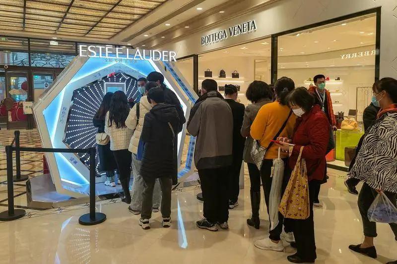 化妆品小样形成一门生意，动了谁的蛋糕？