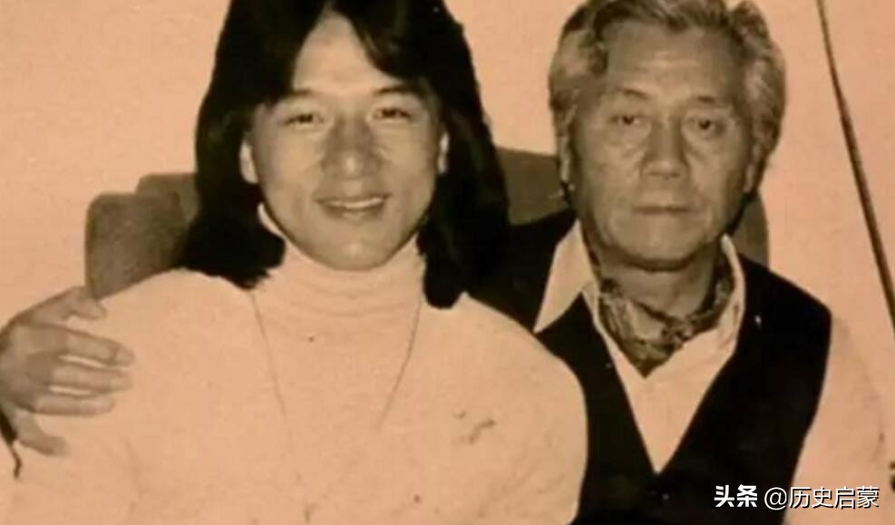 前军统特工，在香港生下儿子成龙，教育他不要忘回安徽老家寻根