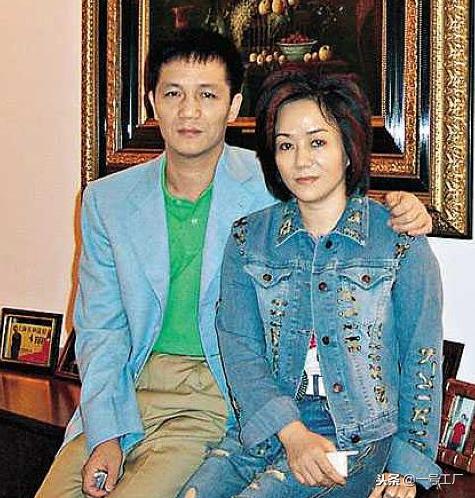 在日本卖生发水起家，父亲葬礼用300辆奔驰送行，第二天就进监狱