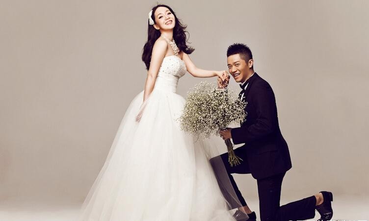 “幸运儿”凤凰传奇走红秘史，和捧红他们的幕后金主