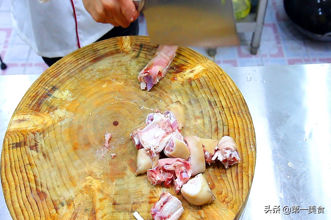 电高压锅炖猪蹄水需要没过猪蹄吗,炖猪蹄怎么不烧干