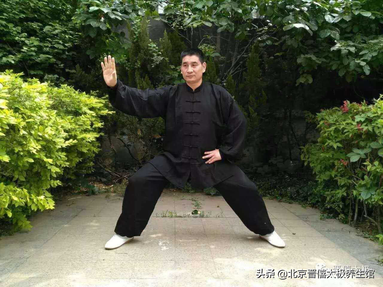 俯身拱腰松督脉,正确的松腰骨姿势