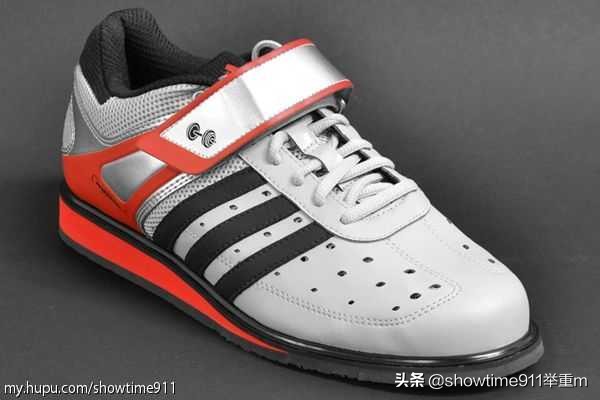 力量举可以穿举重鞋么,举重腰带要硬还是软