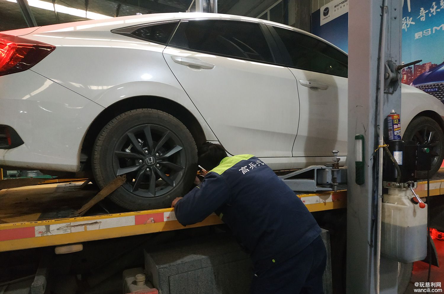 思域底盘轻轻被挂了,本田思域神车被交警拦下