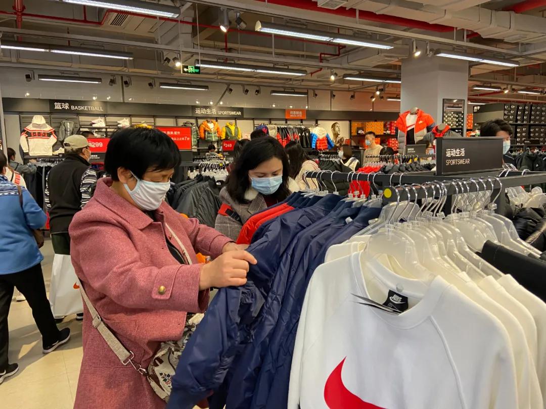 一年卖一千多万的超市,一年狂卖10000亿