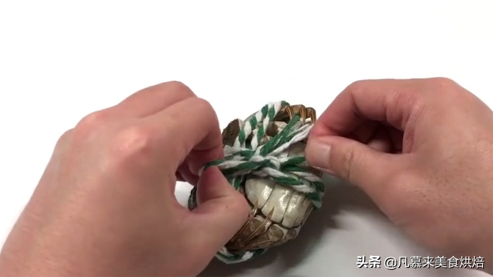 正确的螃蟹绑法,绑螃蟹技巧教学