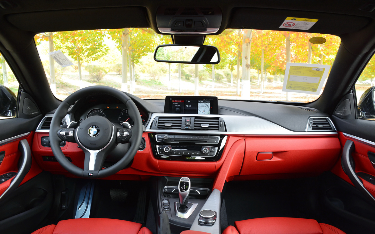 纯粹的“3系”，5.8s破百，配无框车门，原装进口还可选敞篷