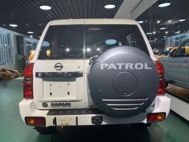 硬派越野尼桑途乐y61,途乐y61柴油版3.0t进市区