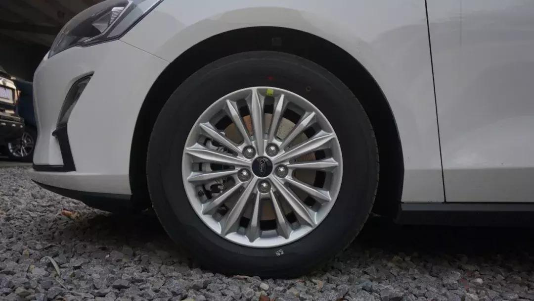 新福克斯低速加速抖动解决,全新福克斯加速视频