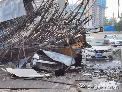 武汉东西湖区一吊车侧翻,武汉东西湖吊车侧翻