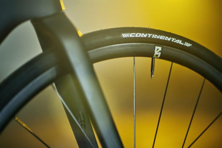 装备6kg以下的综合碟刹公路?