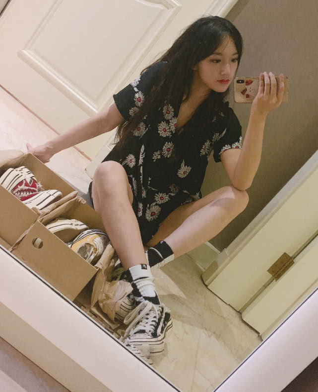 匡威乞丐鞋穿搭,高帮黑色匡威鞋搭配袜子