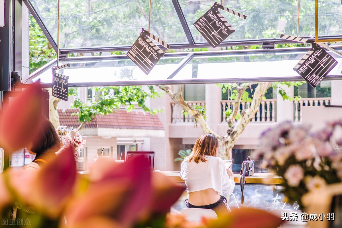 爱一个人会让自己变得更优秀,爱一个人到最后只是感动自己