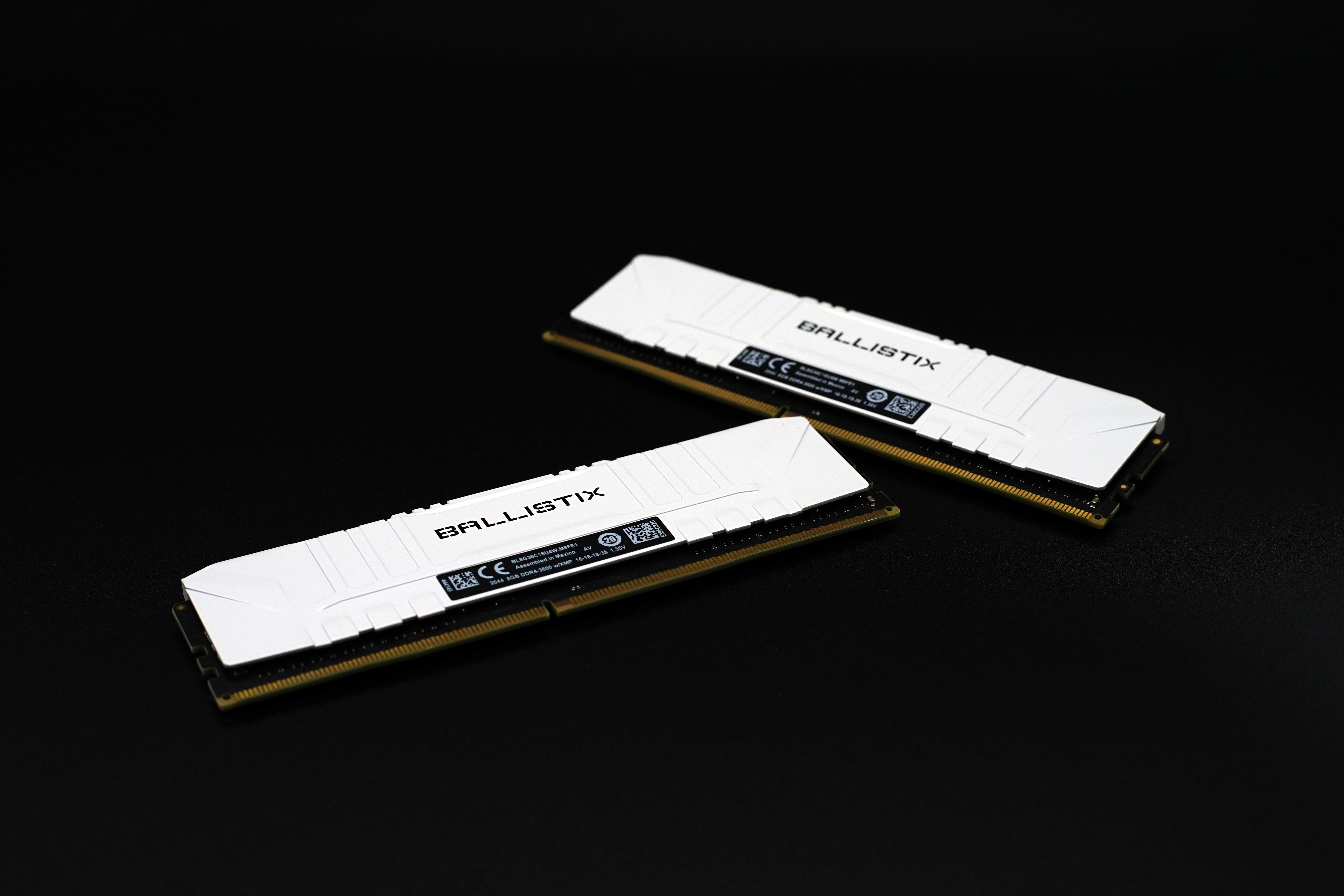 5800x3d240水冷,5800x3d240水冷能压得住吗