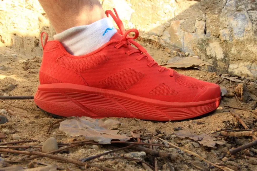 长距离跑步首选,为你的跑步增色:R2赤道LSD跑鞋评测