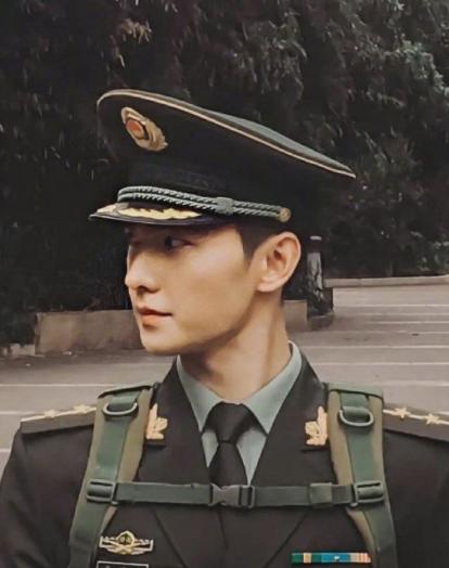 男星发腮发胖,男明星发腮对比