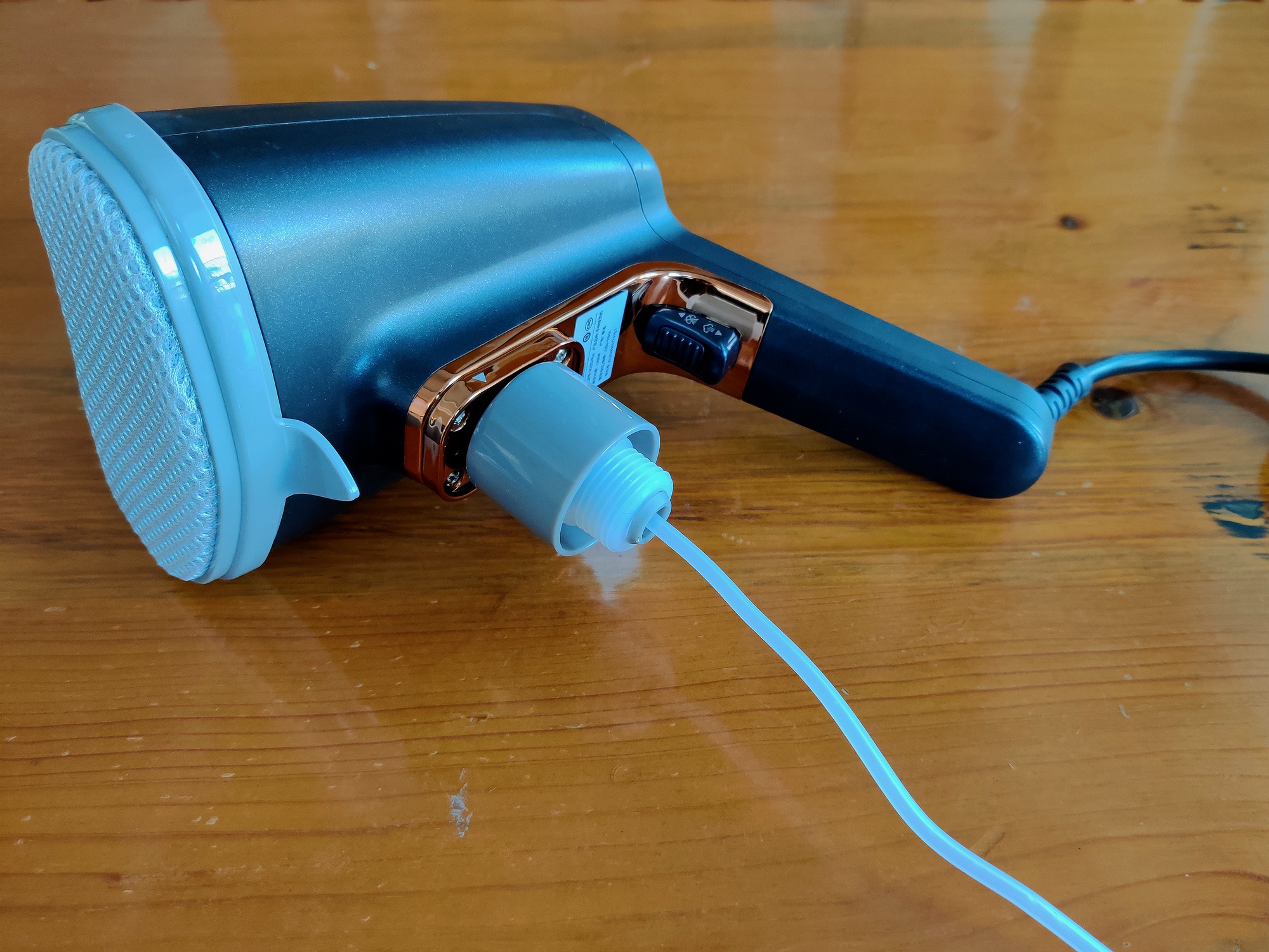 家居旅行都实用，卓力出品的衣未手持挂烫机，300多香不香