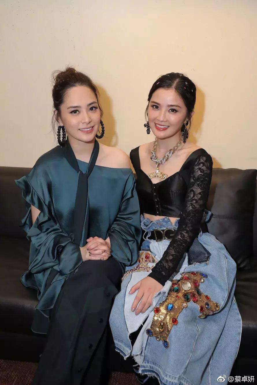 蔡卓妍出道至现今的照片,蔡卓妍出道22年再次站上巅峰