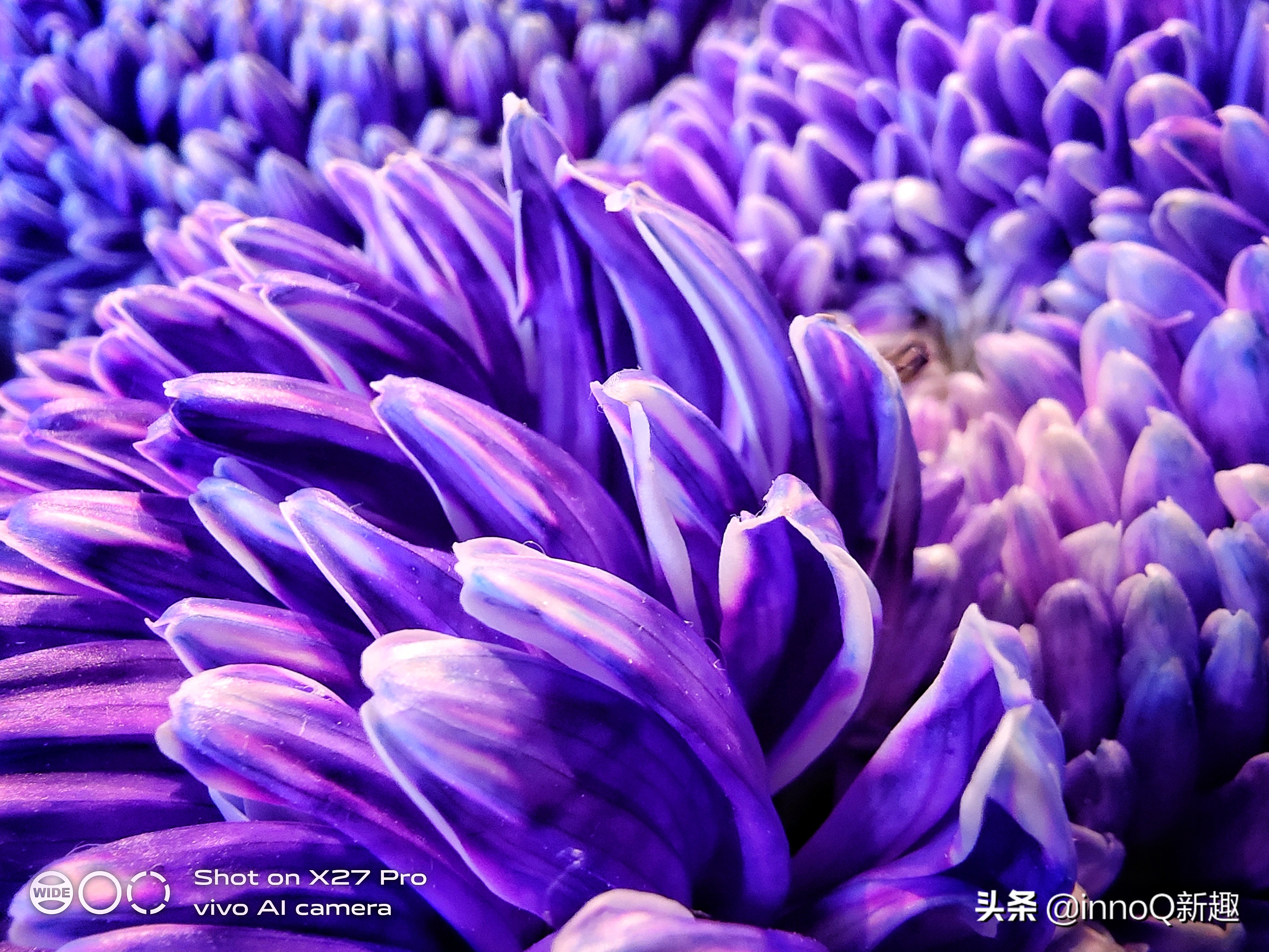 看！这部手机真的完整诠释了什么叫『五彩斑斓的黑』